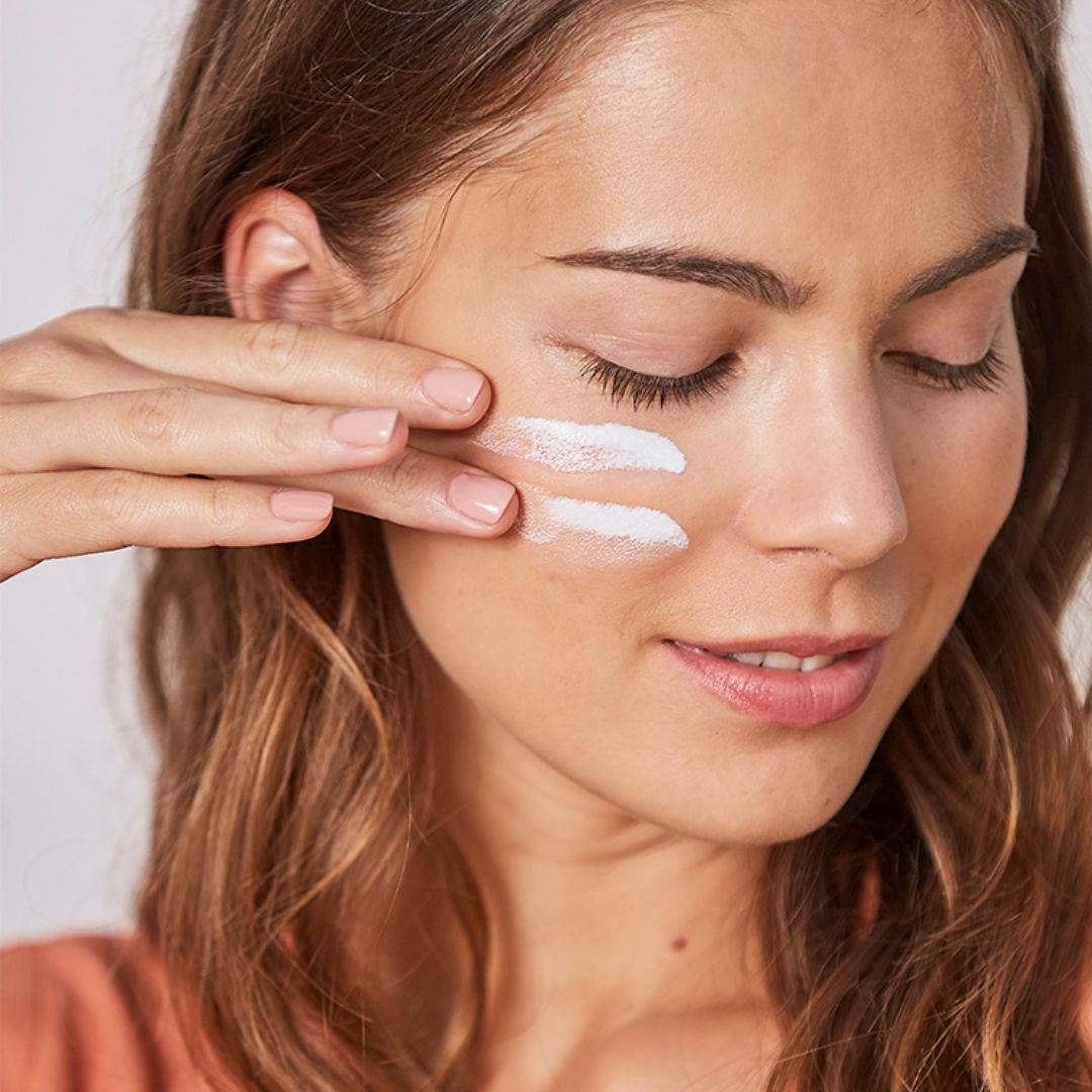 کرم ضد آفتاب ضد لک ایزدین ISDIN SPF50 مدل اسپات پریونت SPOT PREVENT بی رنگ مناسب انواع پوست حجم 50 میلی لیتر - تصویر 2